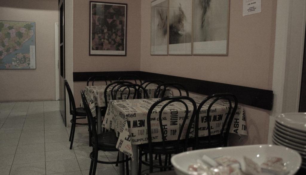 ברצלונה Hostal Baires מראה חיצוני תמונה